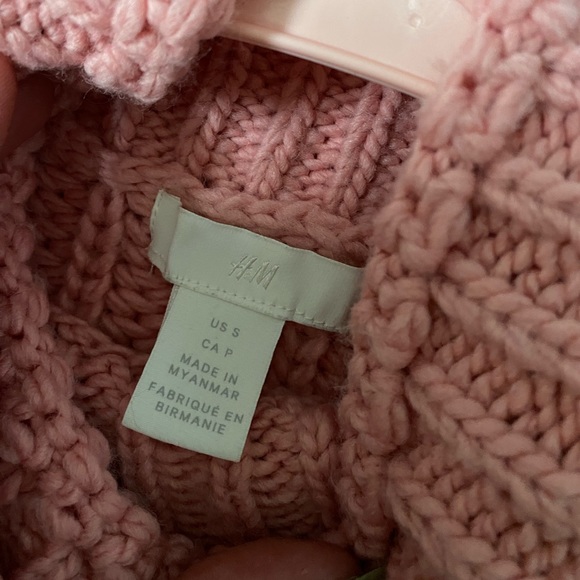 H&M knitted turtleneck sweater - Picture 2 of 2
